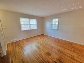 2010 S Covell Ave in Sioux Falls, SD - Building Photo - Building Photo