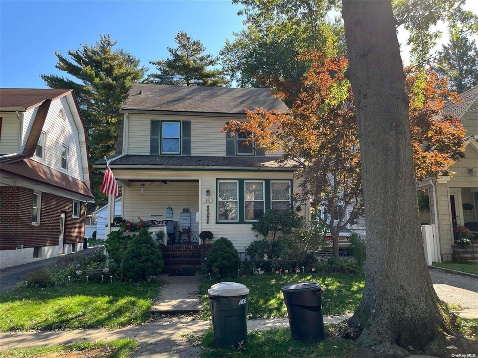 181 Violet Ave in Floral Park, NY - Building Photo