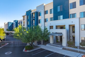 View 32 in Phoenix, AZ - Building Photo - Building Photo