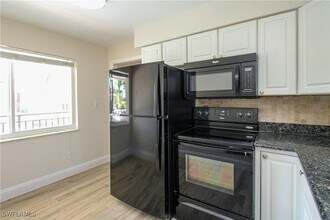 2102 Alamanda Dr in Naples, FL - Building Photo - Building Photo