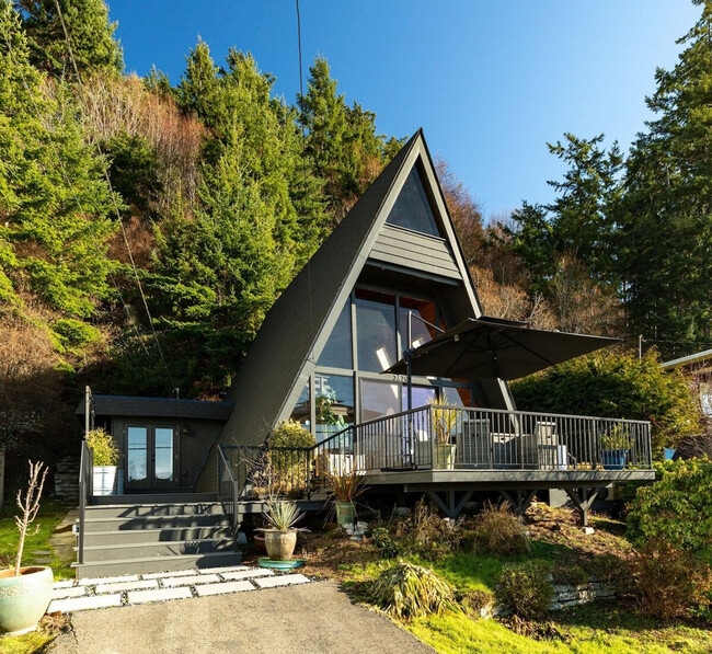 3711 S Shorewood Ave