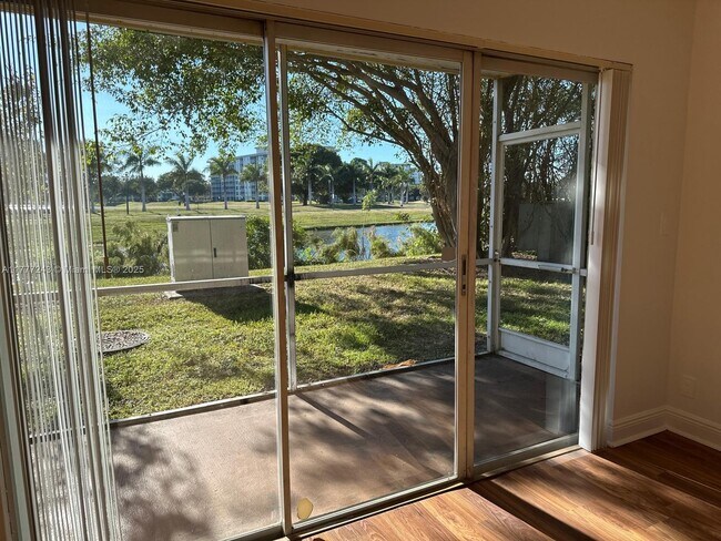 2813 N Course Dr in Pompano Beach, FL - Building Photo - Building Photo