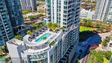 100 E Las Olas Blvd in Fort Lauderdale, FL - Building Photo - Building Photo