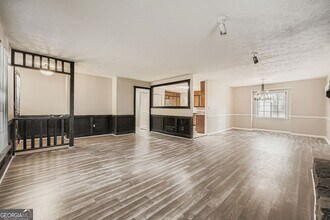 2932 Marsh Ln SW in Stone Mountain, GA - Foto de edificio - Building Photo