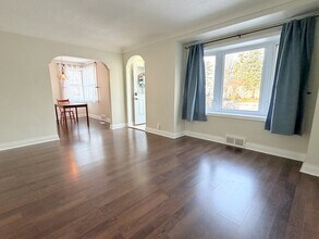 731 Pineview Ave in Sarnia, ON - Foto de edificio - Building Photo