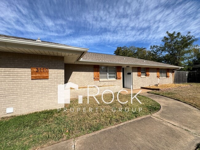 property at 3117 Lakeside Dr