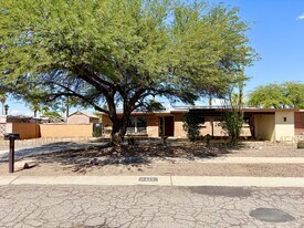 7115 E 31st St in Tucson, AZ - Building Photo