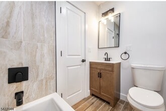 227 21st St in Irvington, NJ - Foto de edificio - Building Photo