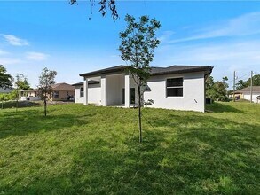 5207 26th St SW in Lehigh Acres, FL - Building Photo - Building Photo
