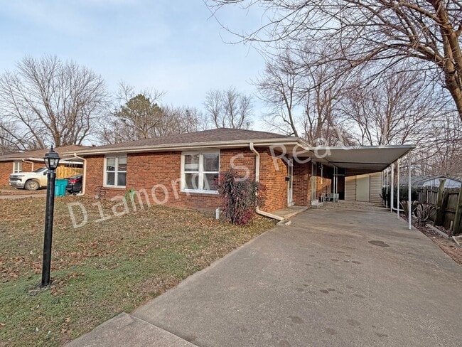 2017 E Page St in Springfield, MO - Building Photo - Building Photo