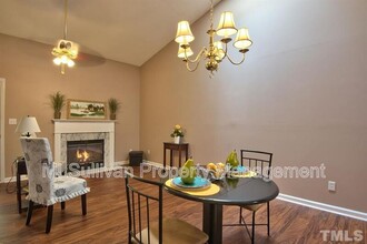 118 Forest Oaks Dr in Durham, NC - Foto de edificio - Building Photo
