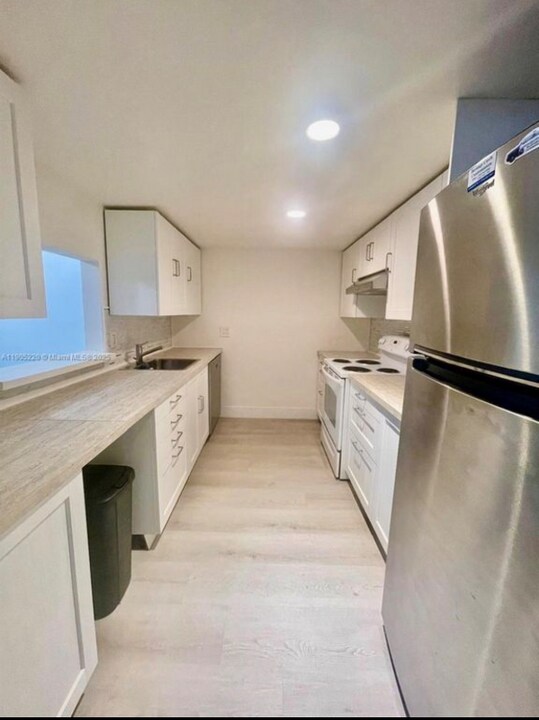 4399 NW 9th Ave in Pompano Beach, FL - Foto de edificio