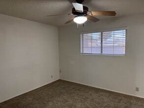 1020 Crestwood Dr in Kingman, AZ - Foto de edificio - Building Photo