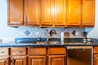 5027 N East River Rd, Unit 2A in Norridge, IL - Foto de edificio - Building Photo