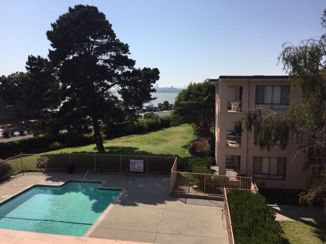 6 Admiral Dr in Emeryville, CA - Building Photo - Building Photo