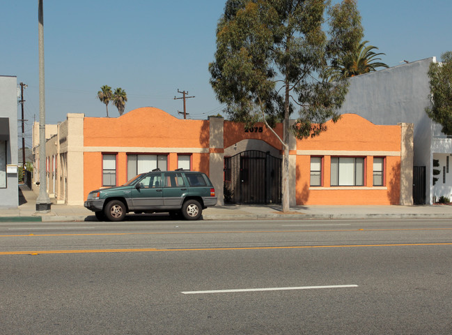 2075 Torrance Blvd in Torrance, CA - Foto de edificio - Building Photo