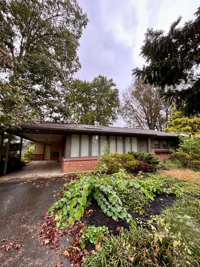 property at 908 Shreiner Ave