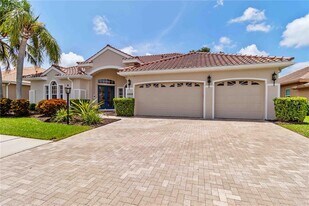 4958 Gardiners Bay Cir in Sarasota, FL - Building Photo