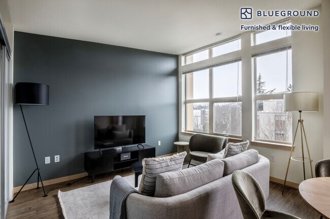 3920 Stone Way N, Unit FL4-ID561 in Seattle, WA - Foto de edificio - Building Photo