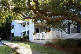 Azalea Place in Tallahassee, FL - Foto de edificio - Building Photo