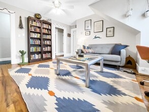 10 Oakview Ter, Unit 3 in Boston, MA - Foto de edificio - Building Photo