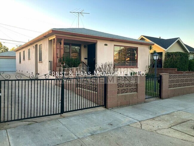 5821 John Ave in Long Beach, CA - Building Photo - Building Photo