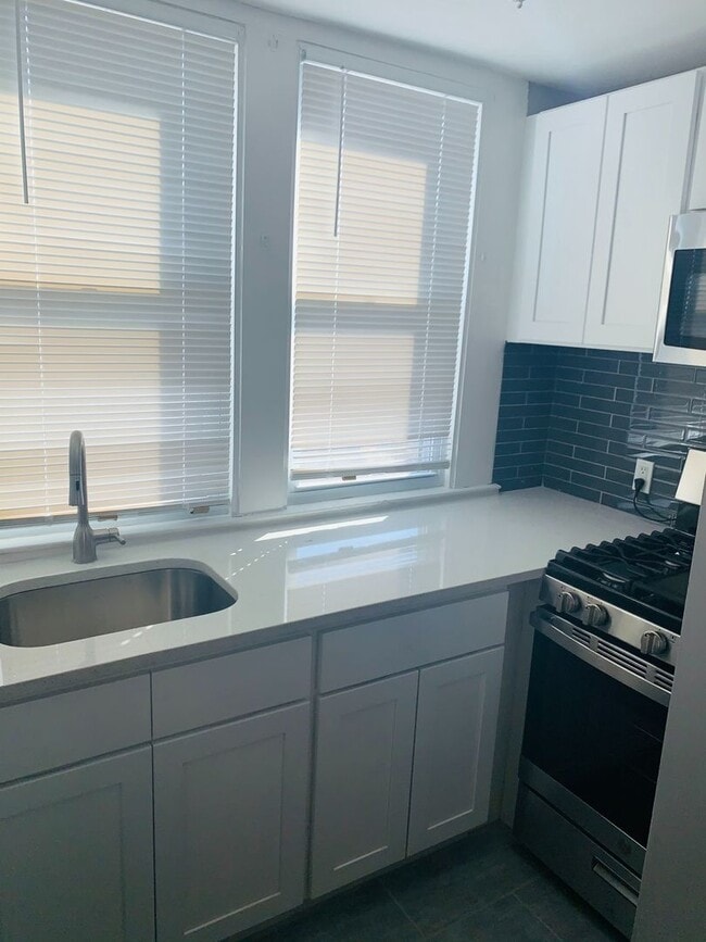 30 Rowe St in New Haven, CT - Building Photo - Building Photo