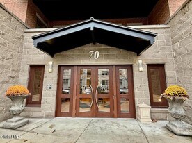 70 Railroad Pl in Saratoga Springs, NY - Building Photo