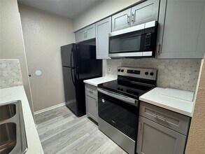 10101 S Gessner Rd in Houston, TX - Building Photo - Building Photo