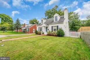 2805 W George Mason Rd in Falls Church, VA - Building Photo