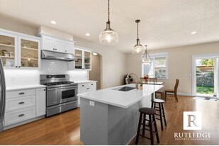 172 Willow Springs Dr in Talent, OR - Building Photo