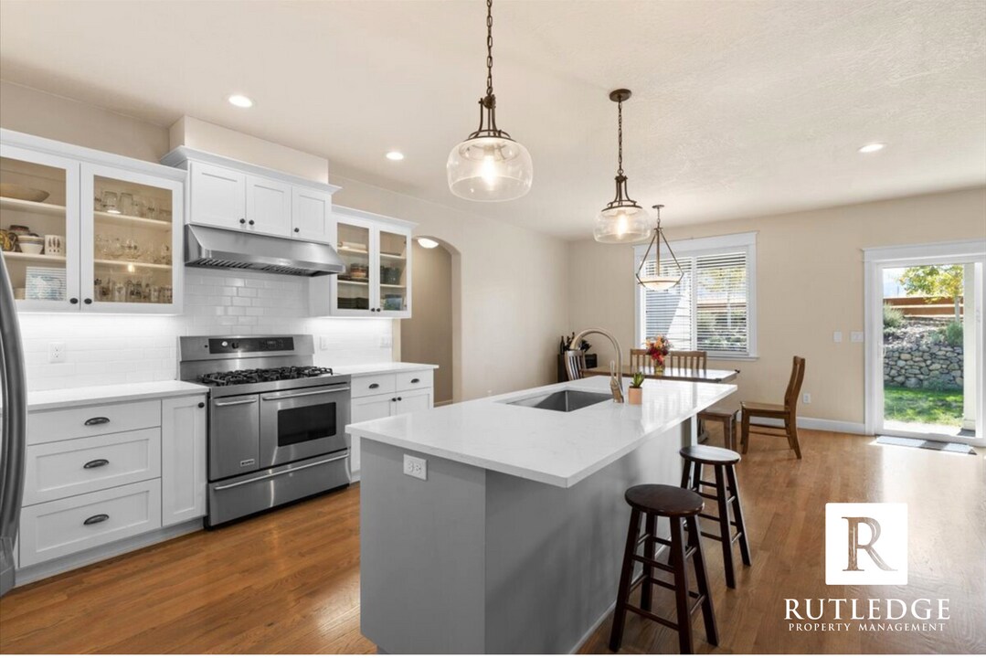 172 Willow Springs Dr in Talent, OR - Building Photo