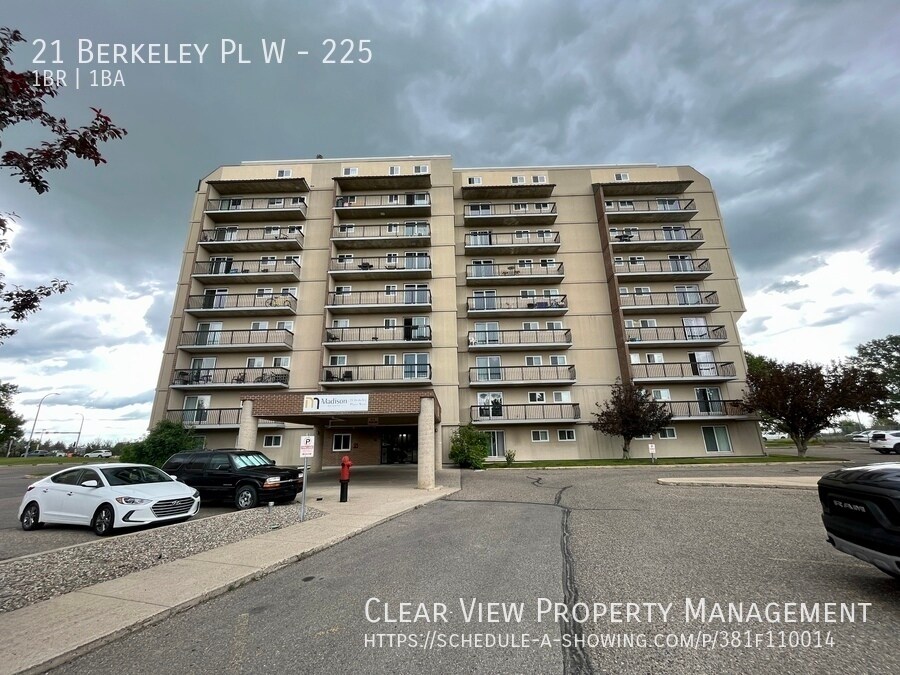 21 Berkeley Pl W in Lethbridge, AB - Building Photo