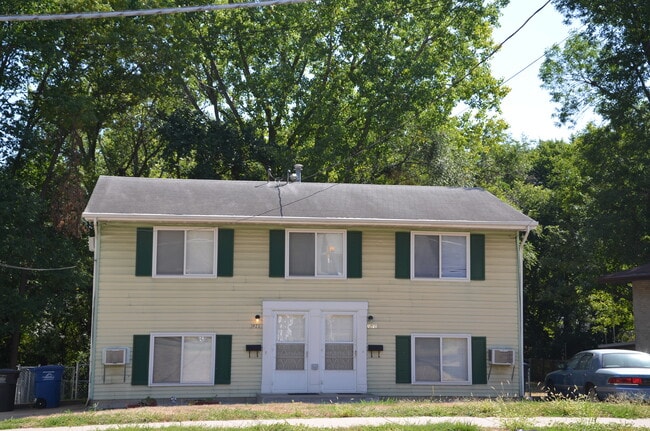 1921 E 33rd St in Des Moines, IA - Foto de edificio - Building Photo