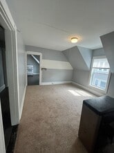 145 Pine St, Unit 3 in Manchester, NH - Foto de edificio - Building Photo