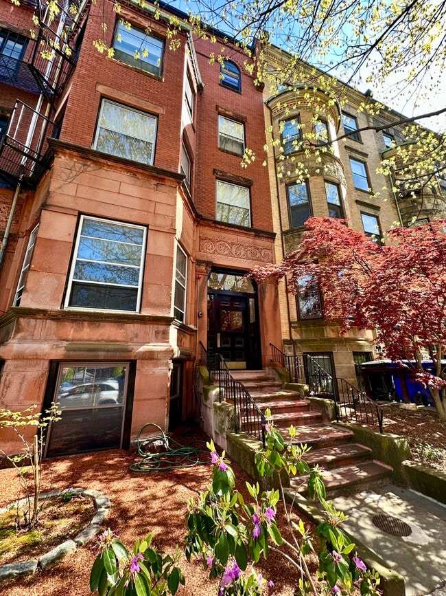 1071 Beacon St in Brookline, MA - Building Photo - Building Photo