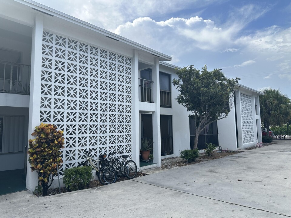 1741 3rd Ave S in Lake Worth Beach, FL - Building Photo