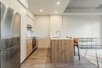 208 Crevier St in St. Laurent, QC - Building Photo - Building Photo