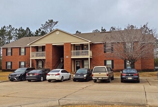 Rock Pointe Apartments in Thomasville, AL - Building Photo - Building Photo