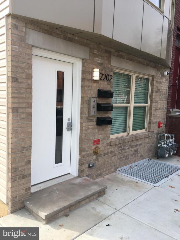 2202 Christian St in Philadelphia, PA - Building Photo - Building Photo