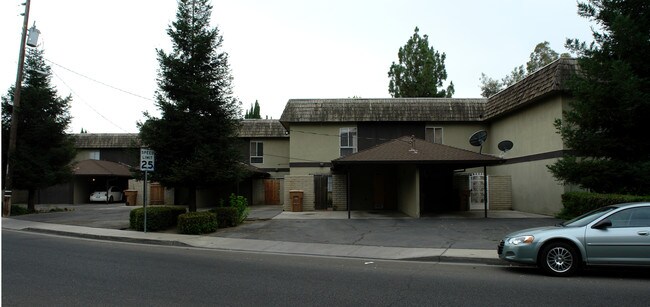 5301 Demaret Ave in Bakersfield, CA - Building Photo - Building Photo