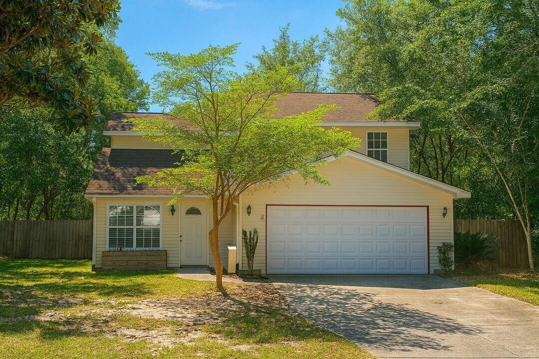 70 Cypress Ln in Freeport, FL - Building Photo