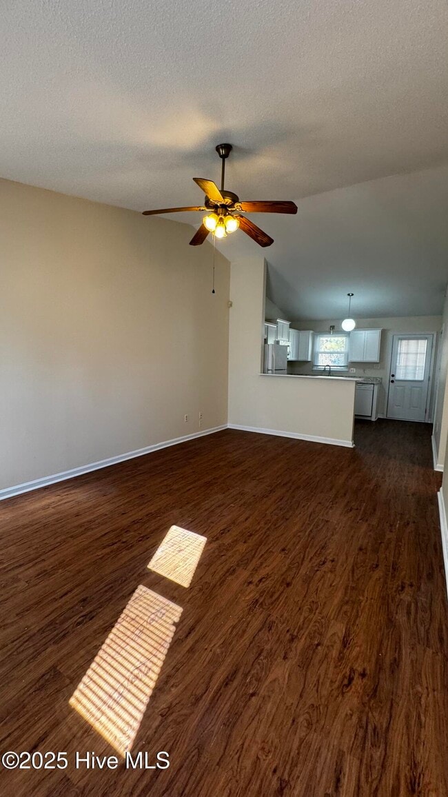 218 Cedar Crk Dr in Jacksonville, NC - Building Photo - Building Photo