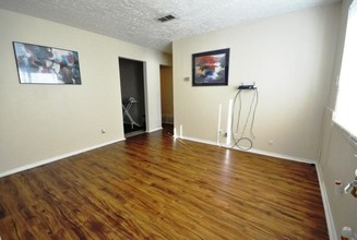 Lexbrook Apartments in Evansville, IN - Building Photo - Interior Photo