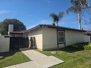 6125 Wilson Rd in Bakersfield, CA - Building Photo - Building Photo