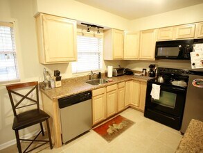 1615 NE 16th Pl in Gainesville, FL - Building Photo - Building Photo