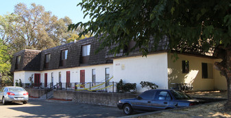 Town Home Apartments in Sacramento, CA - Building Photo