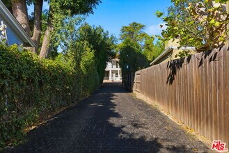 23135 Dolorosa St in Los Angeles, CA - Building Photo - Building Photo