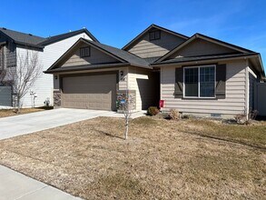698 N Scotney Ave in Meridian, ID - Building Photo - Building Photo
