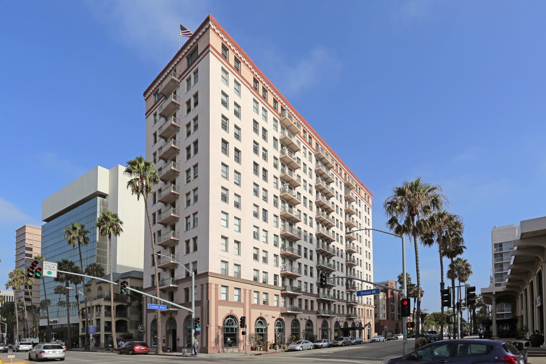 The Cooper Arms in Long Beach, CA - Building Photo